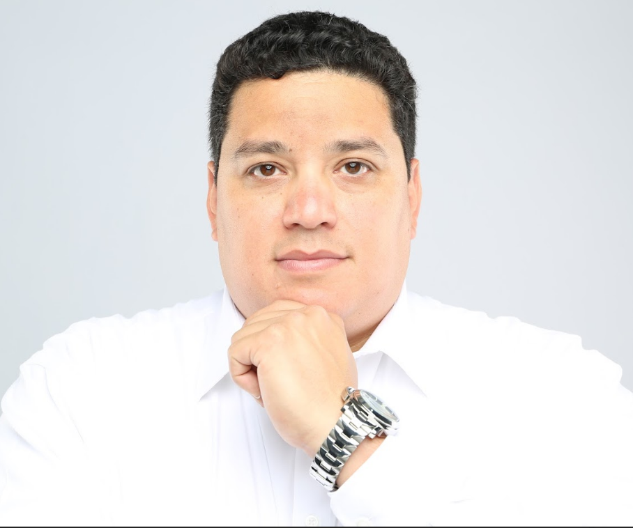 Domingo Silvas, your summit host